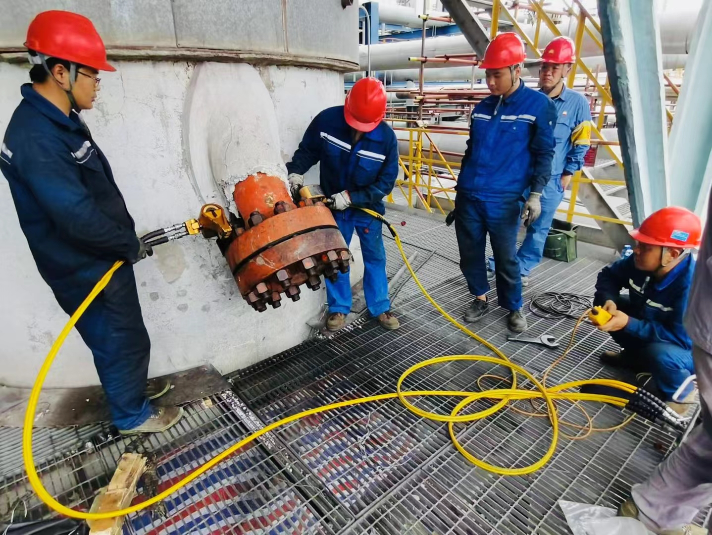 坎托克驱动式液压扳手再山东某地炼行业的应用